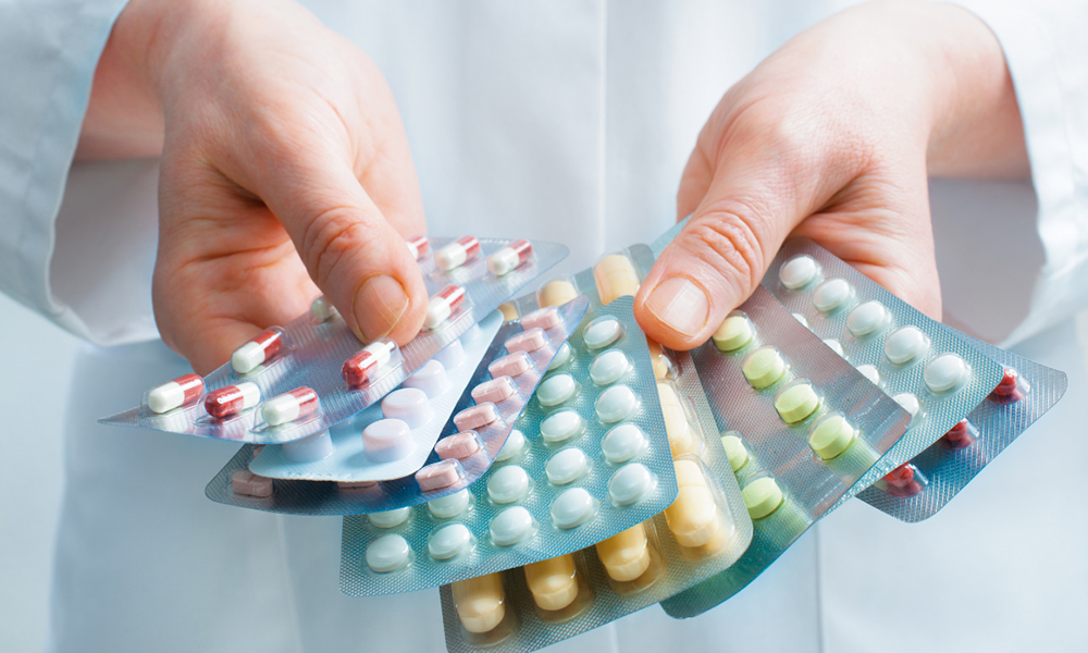 Emergency dentist at High Park Dental Care prescribing pain management medications